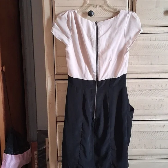 H&M Black and Cream Midi Dress - Picture 2 of 3